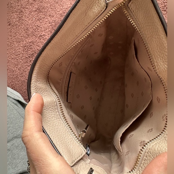 Like New Kate Spade crossbody bag in a pretty nude/beige color - Picture 7 of 9
